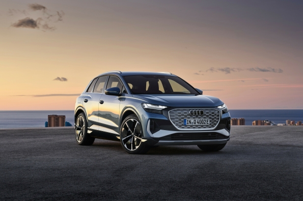 AUDI Q4 e-tron