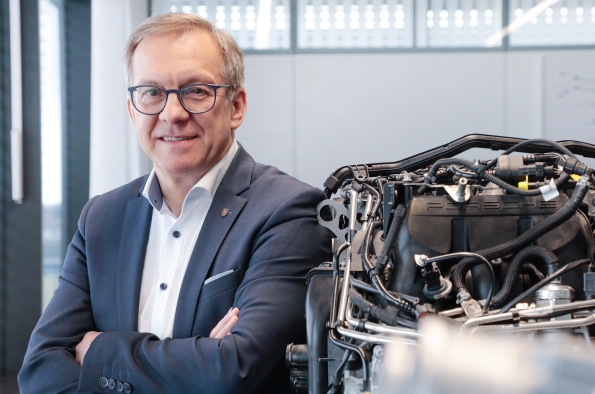 EL JEFE DE EQUIPO KARL DUMS EN PORSCHE EXPLICA EL FUTURO DE LOS COMBUSTIBLES SINTÉTICOS EN LA INDUSTRIA DE LA AUTOMOCIÓN