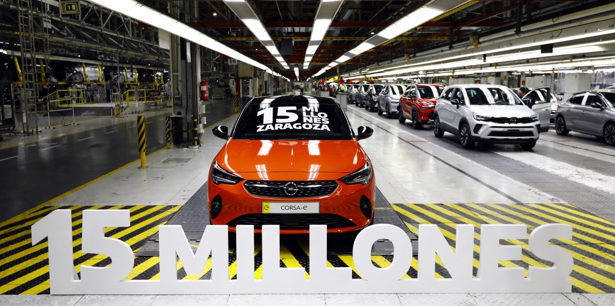 UN OPEL CORSA-E ES EL VEHÍCULO 15 MILLONES FABRICADO EN ZARAGOZA