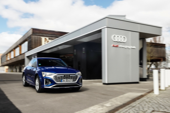 AUDI INAUGURA UN NUEVO AUDI CHARGING HUB EN BERLÍN