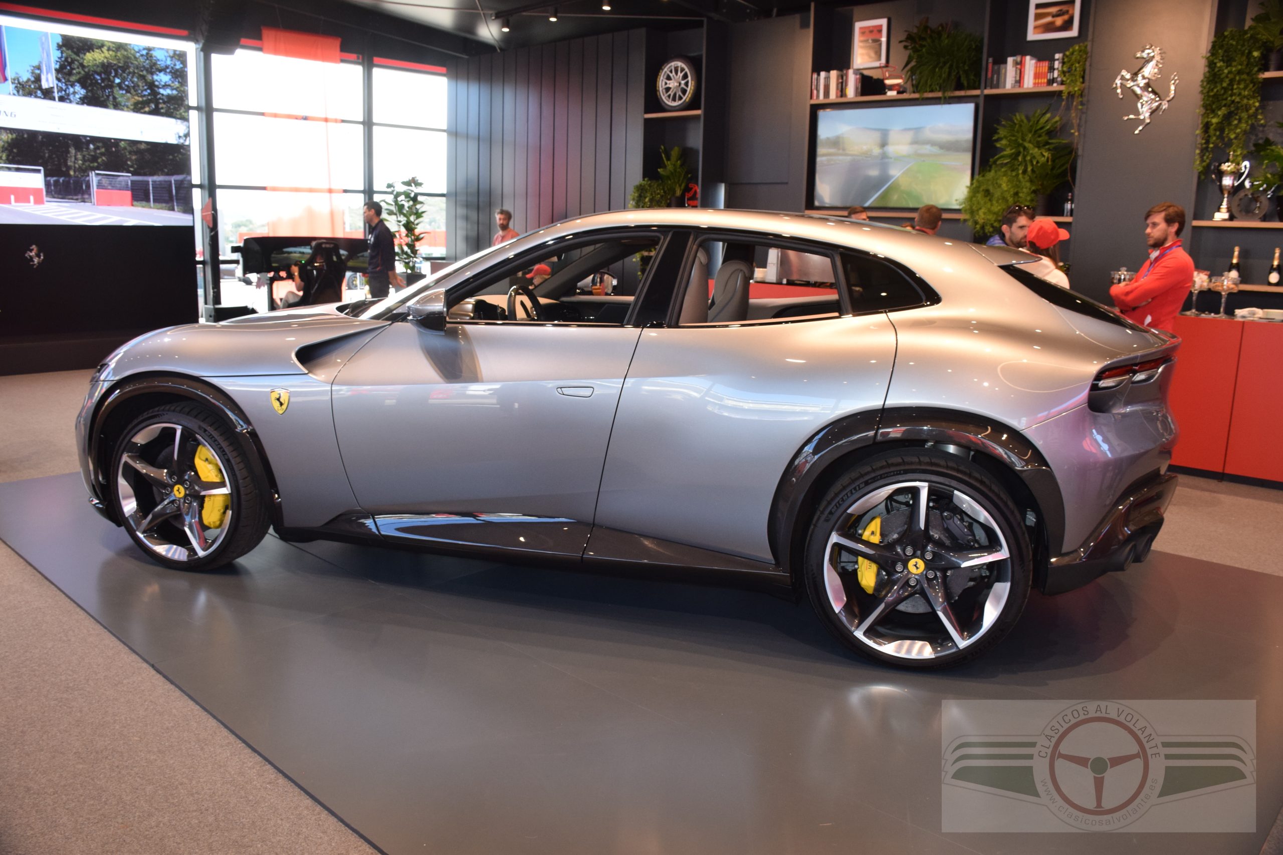 
EL PUROSANGUE, PRIMER SUV DE FERRARI, PRESENTADO EN LAS PASSIONE FERRARI VALENCIA 2023
