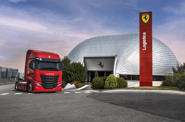 IVECO ENTREGA DOS IVECO S-WAY A SCUDERIA FERRARI