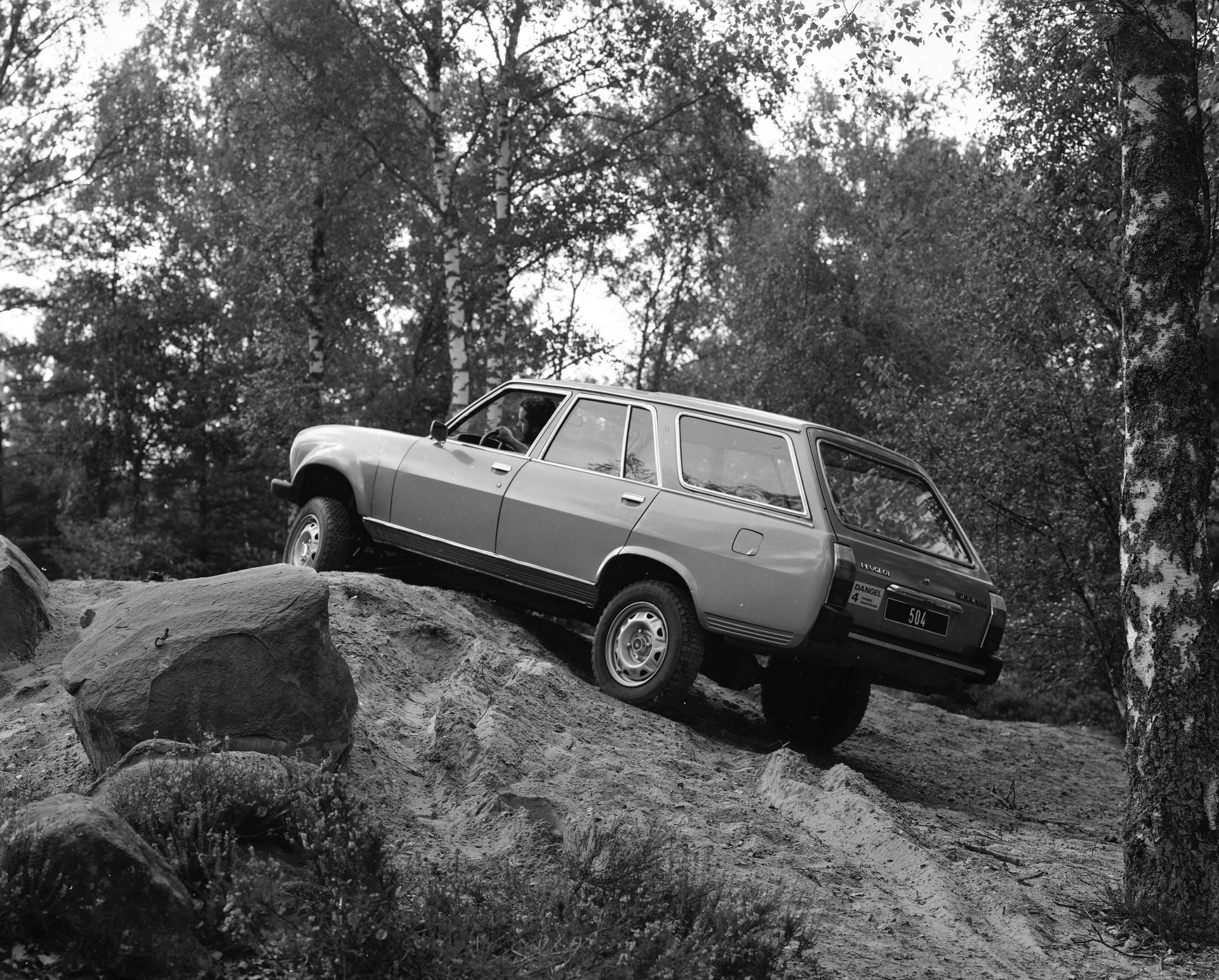 EL PEUGEOT 504 4X4 DANGEL FUE EL PRIMER 4X4 DE LA HISTORIA DE LA MARCA