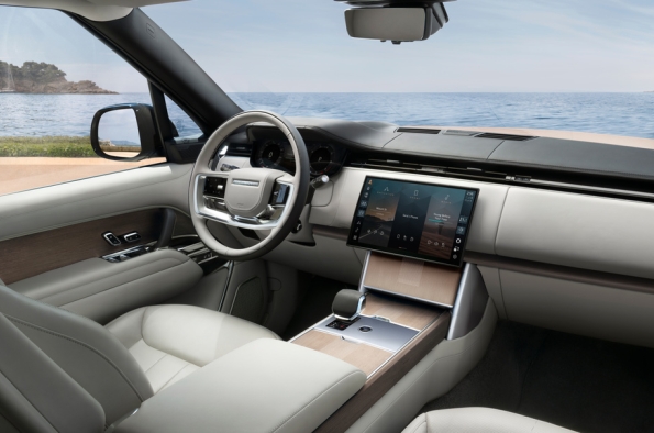 EL SERVICIO INDIVIDUALIZADO SV BESPOKE OFRECE A LOS CLIENTES DE LOS MODELOS RANGE ROVER AUTOBIOGRAPHY Y SV UNA MAYOR VARIEDAD DE OPCIONES DE MATERIALES, COMBINACIONES DE COLORES Y ACABADOS