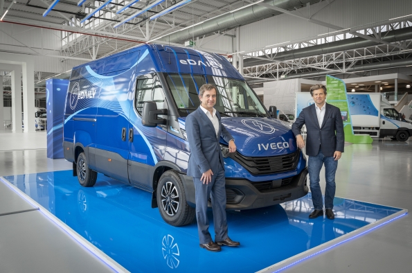 IVECO REFUERZA SU COMPROMISO CON SHELL PARA IMPULSAR LA DESCARBONIZACIÓN DEL TRANSPORTE POR CARRETERA