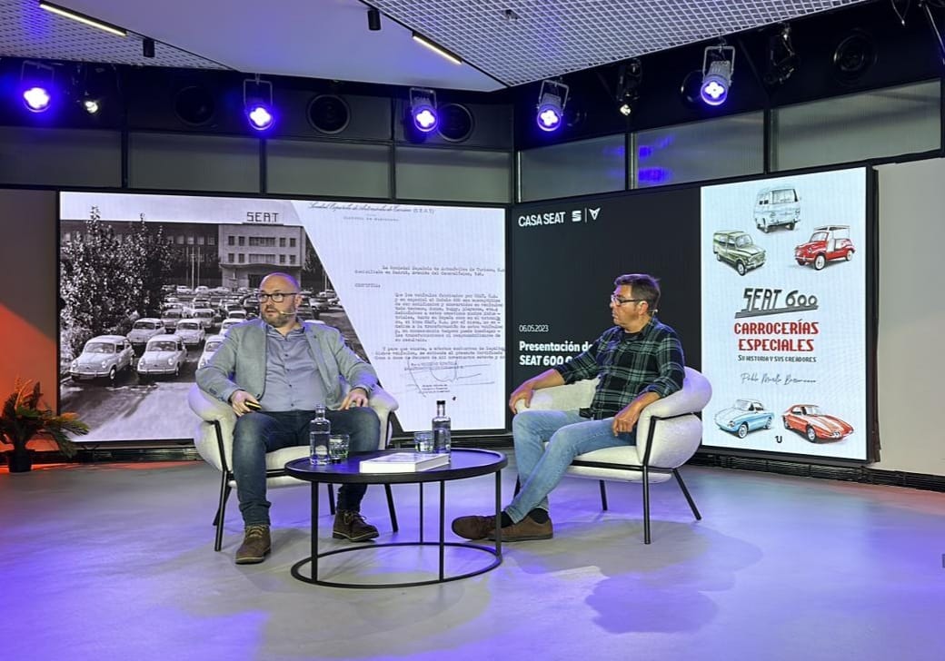 EL AUTOR, PABLO MURILLO, Y JAUME CABOT EN LA PRESENTACIÓN DEL LIBRO EN CASA SEAT