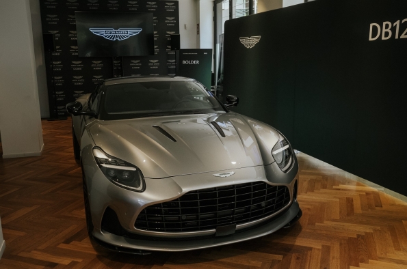 EL NUEVO ASTON MARTIN DB12 SE PRESENTA EN MADRID