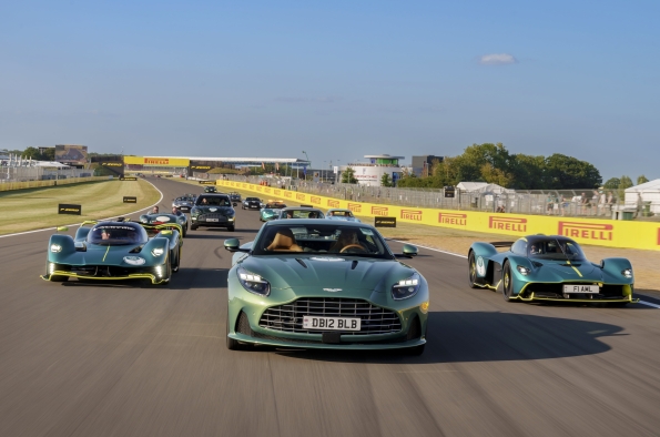 110 ASTON MARTIN SE REÚNEN EN EL GRAN PREMIO DE GRAN BRETAÑA PARA CELEBRAR EL 110 ANIVERSARIO DE LA MARCA