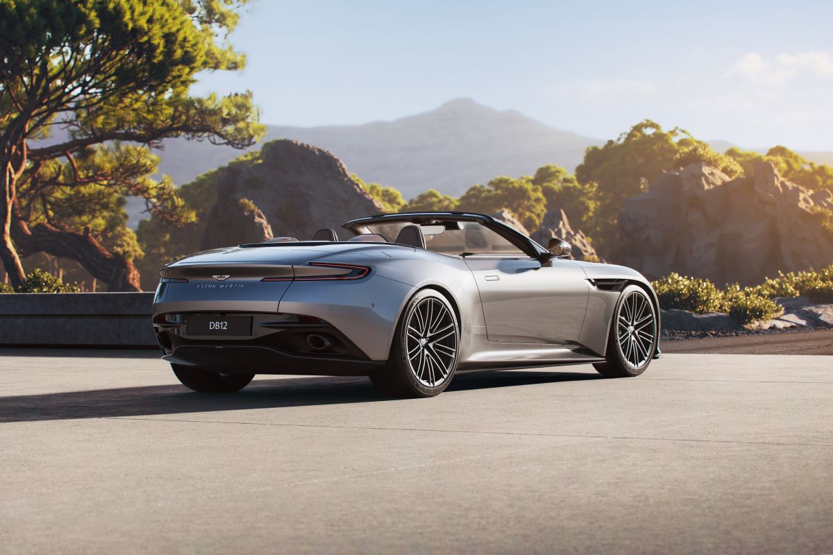 VISUALMENTE, EL DB12 VOLANTE AÑADE SU PROPIO TOQUE INCONFUNDIBLE AL LLAMATIVO Y ENÉRGICO DISEÑO EXTERIOR DEL COUPE. 