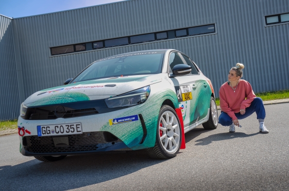 ELISA KLINKENBERG DISEÑA COMO “ART CAR” EL OPEL CORSA RALLY ELÉCTRICO 