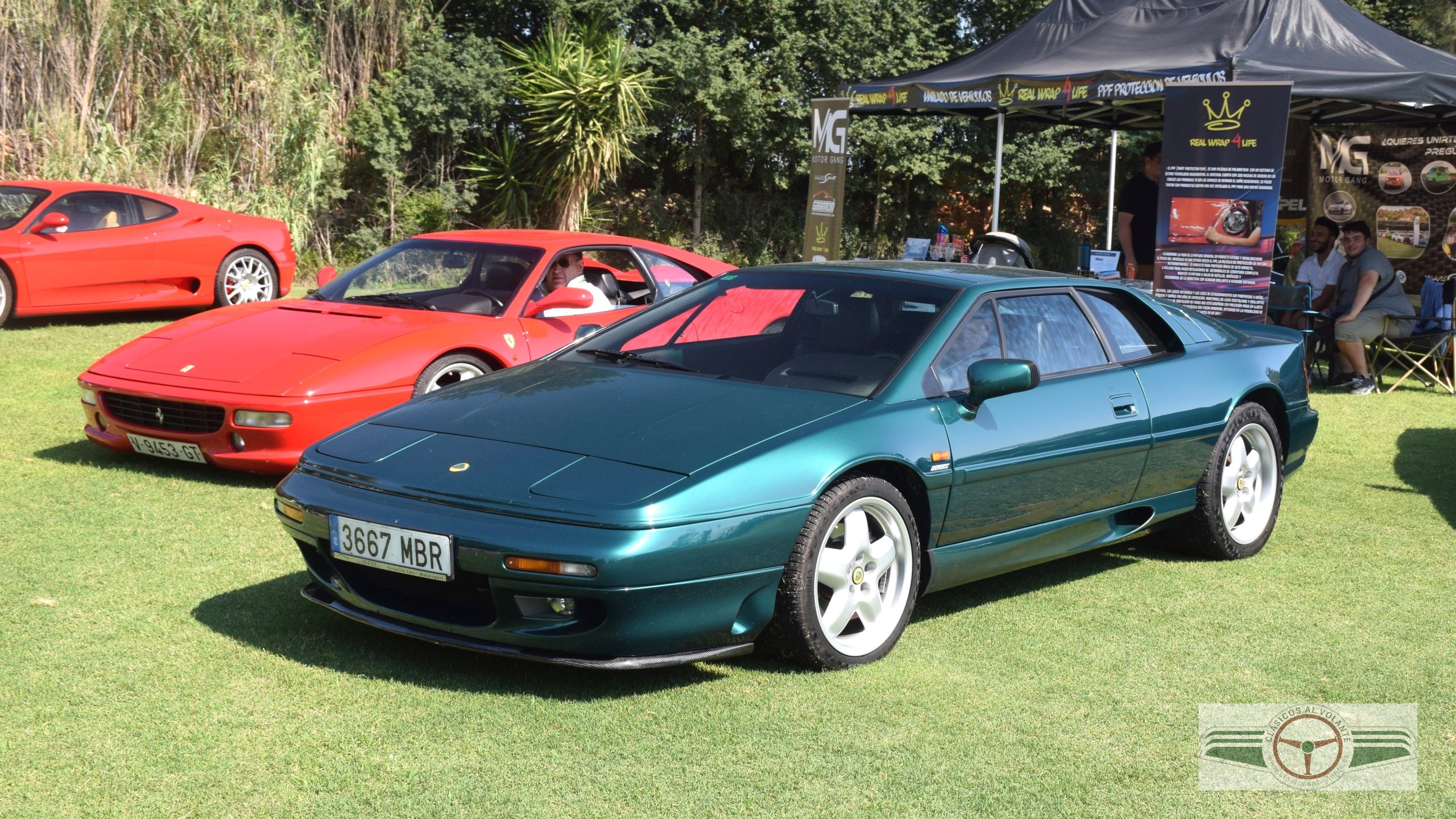 FERRARI F355 BERLINETTA Y LOTUS ESPRIT. MISMA FILOSOFÍA CON ACENTO ITALIANO E INGLÉS.