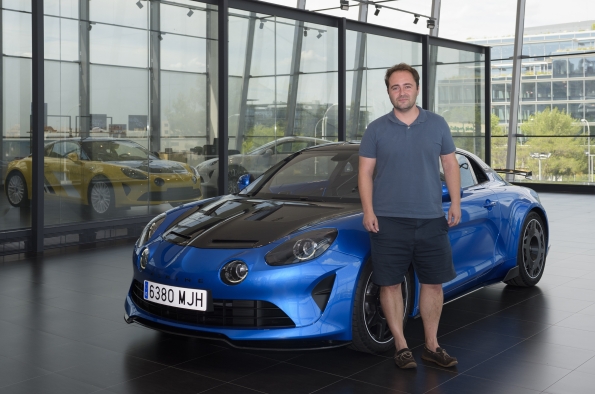 ALBERTO MORENO, PRIMER CLIENTE ESPAÑOL EN RECIBIR UNA UNIDAD EN NUESTRO PAÍS DEL ALPINE A110R