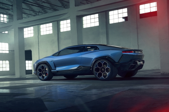 EL LANZADOR NO ES UN CAPRICHO DE DISEÑADORES E INGENIEROS: ES UN ANTICIPO CONCRETO DEL VEHÍCULO DE SERIE QUE LAMBORGHINI PRESENTARÁ EN 2028. 