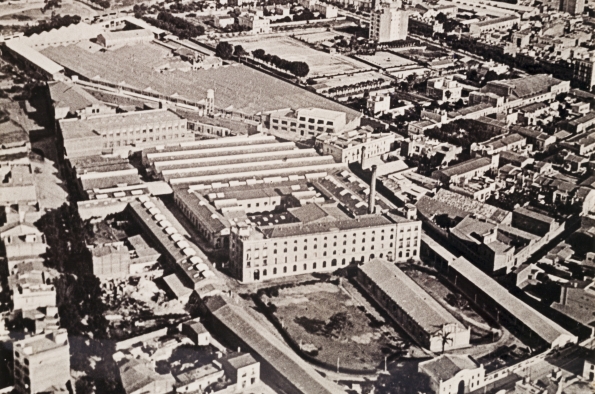 HISPANO SUIZA EN EL BARRIO DE LA SAGRERA, EN BARCELONA