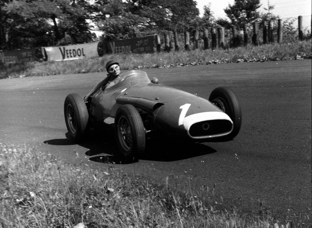 MASERATI 250 F PILOTADO POR MANUEL FANGIO EN NURBURGRING EL 4 DE AGOSTO DE 1957