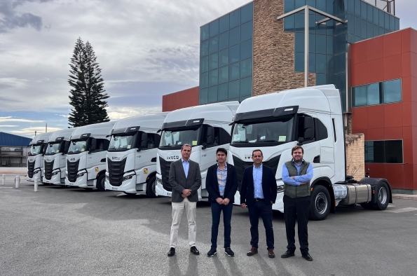 IVECO ENTREGA 100 UNIDADES DEL S-WAY A TRANSPORTES EUROCRUZ 