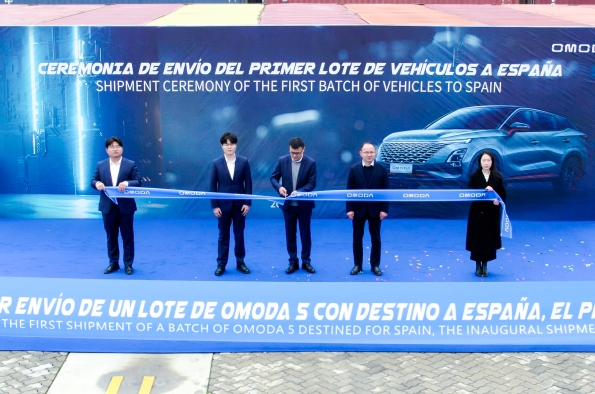 EN LA FOTO, DE IZQUIERDA A DERECHA: MR. HENRY FENG: NETWORK ASSISTANT OMODA MOTORS SPAIN S.L., MR. RAYMOND WU: PRODUCT MANAGER OMODA MOTORS SPAIN S.L., MR. CHARLIE ZHANG: ASSISTANT PRESIDENT OF CHERY AUTOMOBILE; EXECUTIVE VICE PRESIDENT OF CHERY INTERNATIONAL, MR. SHAWN XU: VICE PRESIDENT CHERY INTERNATIONAL; CEO OF OMODA & JAECOO BUSINESS DIVISION, MS. JULIE ZHAO: ORDER MANAGER OMODA MOTORS SPAIN S.L