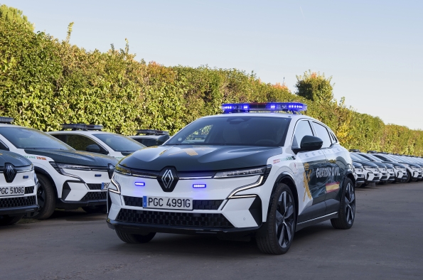 LA GUARDIA CIVIL INCORPORA UNA FLOTA DE 118 RENAULT MEGANE E-TECH 