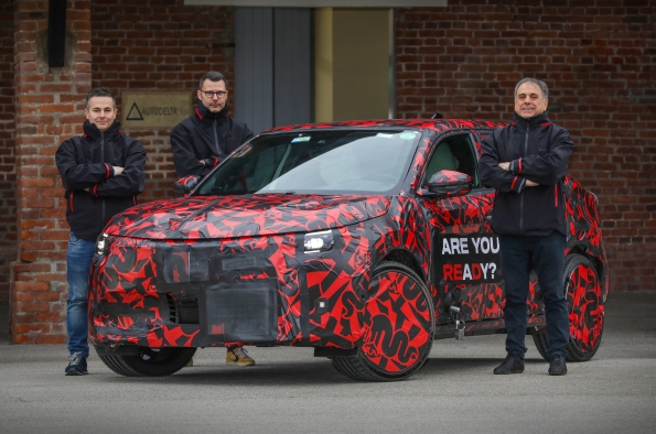 EN EL CIRCUITO DE PRUEBAS DE BALOCCO, EL NUEVO ALFA ROMEO MILANO COBRA VIDA