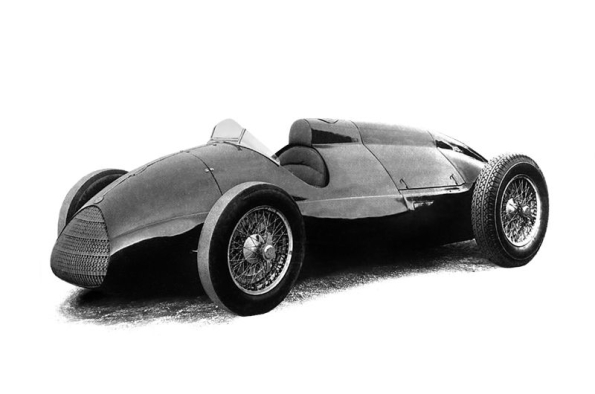 EL ALFA ROMEO TIPO 512 ESTRENÓ UNA ARQUITECTURA QUE HOY ADOPTAN TODOS LOS VEHÍCULOS DE FORMULA 1 QUE COMPITEN EN EL “GRAN CIRCO”: MOTOR DETRÁS Y PILOTO DELANTE