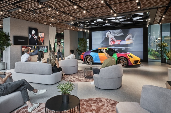 PORSCHE STUDIO SINGAPUR PRETENDE OFRECER UNA EXPERIENCIA DE COMPRA INIGUALABLE A TODAS AQUELLAS PERSONAS QUE ESTÉN INTERESADAS EN ADQUIRIR UN NUEVO VEHÍCULO PORSCHE