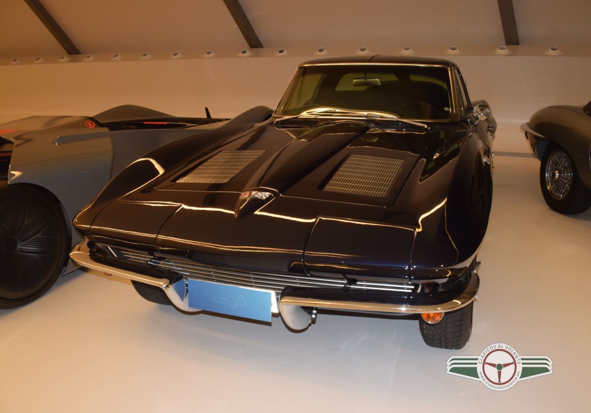 CHEVROLET CORVETTE C2 (1963)