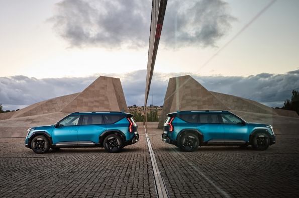 EL EV9 SUPONE UN NUEVO PASO ADELANTE DE "OPPOSITES UNITED", LA FILOSOFÍA DE DISEÑO CON LA QUE DIFERENTES MODELOS DE KIA HAN GANADO NUMEROSOS PREMIOS