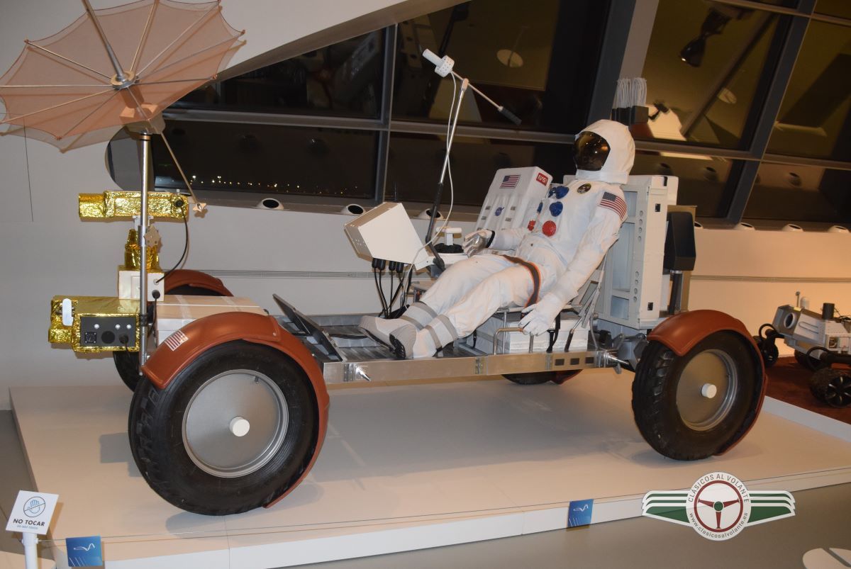 LUNAR ROVING VEHICLE (LRV) 