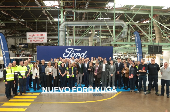 CARLOS MAZÓN, PRESIDENTE DE LA GENERALITAT, VISITA POR PRIMERA VEZ LA PLANTA DE FORD EN ALMUSSAFES