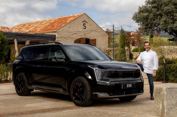 EL CHEF DEL RESTAURANTE COQUE DISFRUTARÁ DE UN KIA EV9 GT-LINE, UN AUTOMÓVIL QUE REPRESENTA UNA NUEVA ETAPA DE SOSTENIBILIDAD EN KIA