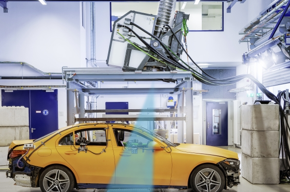 MERCEDES-BENZ, PIONERA EN RADIOGRAFÍAR CON RAYOS X UN CRASH TEST