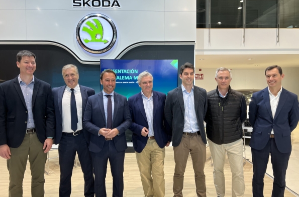 UNA REPRESENTACIÓN DE ŠKODA ESPAÑA SE DESPLAZÓ A CÁDIZ Y AL PUERTO DE SANTA MARÍA PARA ASISTIR AL ESTRENO DE LAS INSTALACIONES DE GRAZALEMA MOTOR, PROPIEDAD DEL GRUPO SOLERA