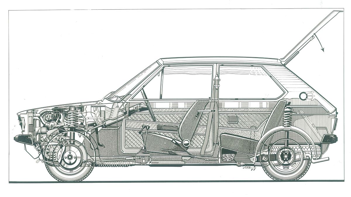 EL AUDI 50, CON TRACCIÓN DELANTERA Y MOTOR EN POSICIÓN TRANSVERSAL, DESTACABA POR UN AMPLIO INTERIOR CON UNAS DIMENSIONES EXTERIORES MUY COMPACTAS