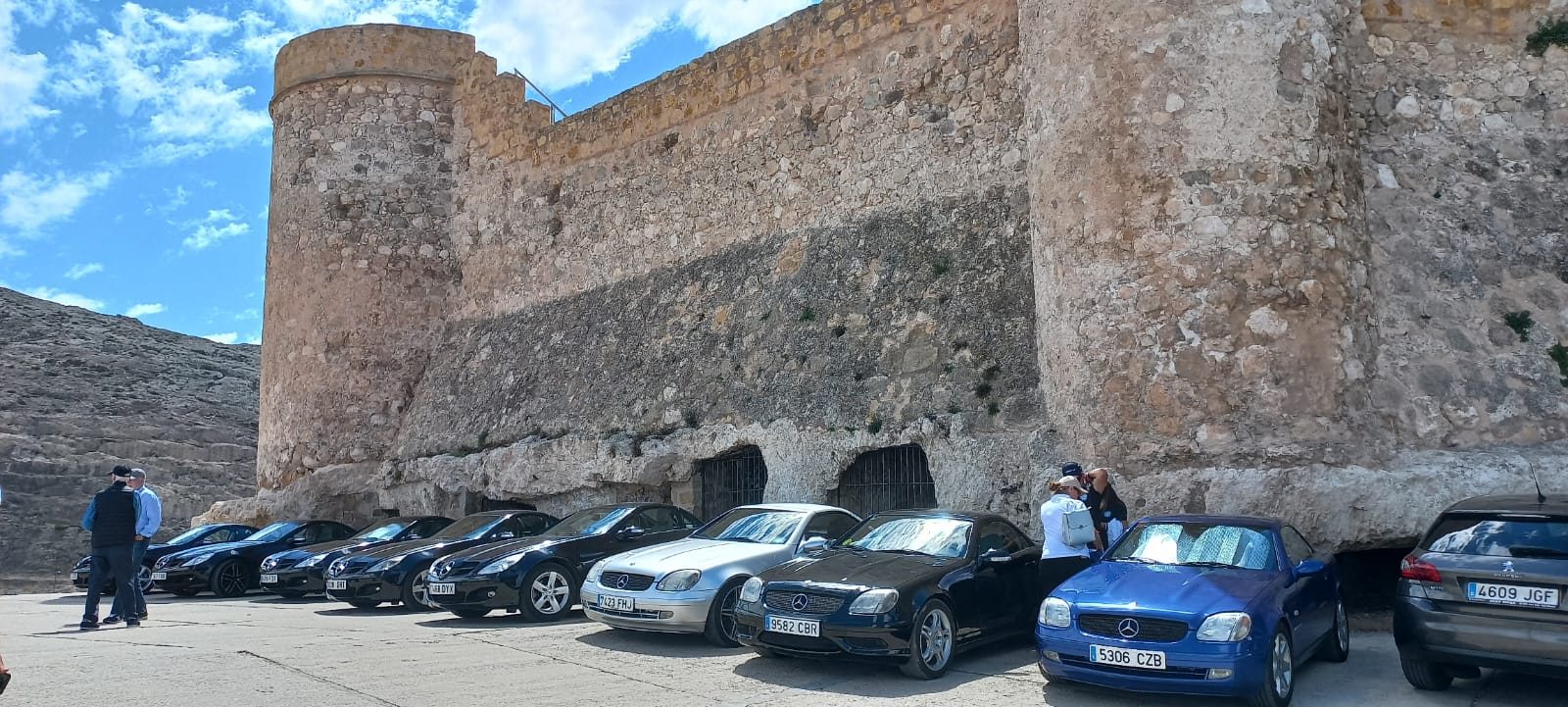 DIEZ VEHÍCULOS DEL CLUB SLK VALENCIA PARTCIPARON EN UNA RUTA QUE LES PERMITIÓ VISITAR VILLENA, TIBI, IBI Y EL MUSEO DEL JUGUETE 