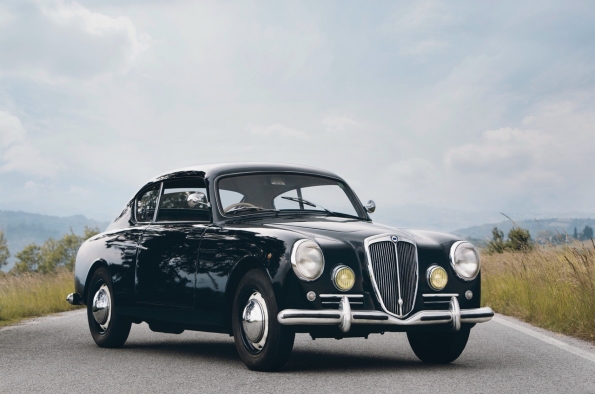 MIKI BIASION CONDUCE EL LANCIA AURELIA B20 GT EN EL 1OOO MIGLIA 2024