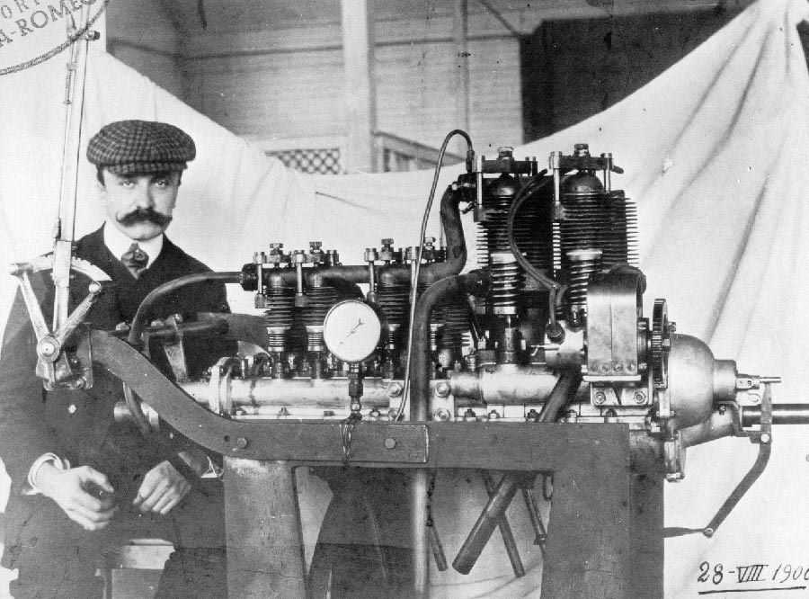 GIUSEPPE MEROSI CON UN  MOTOR INDUSTRIAL (28/8/1906)