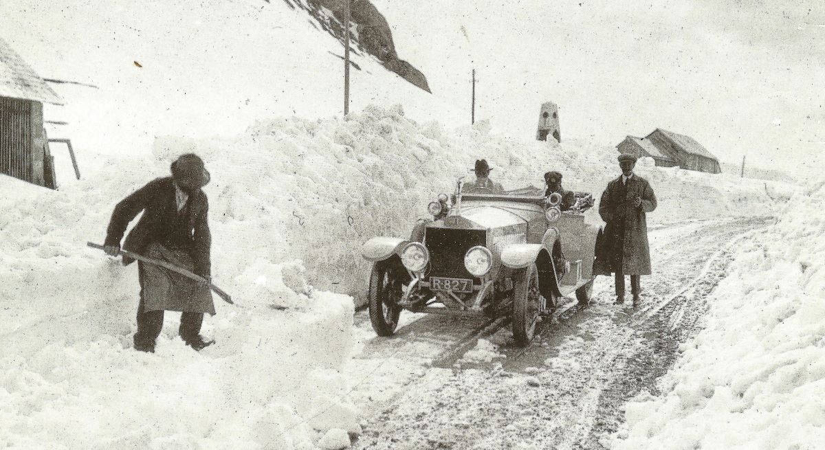 RADLEY'S ROLLS-ROYCE SILVER GHOST AWAITS SNOW CLEARANCE ON THE PORDOI PASS - EN ROUTE TO VIENNA AND THE START OF THE 1913 ALPENFHART