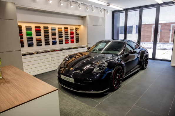 CENTRO PORSCHE VALLADOLID CUENTA CON 650 METROS CUADRADOS DE EXPOSICIÓN 