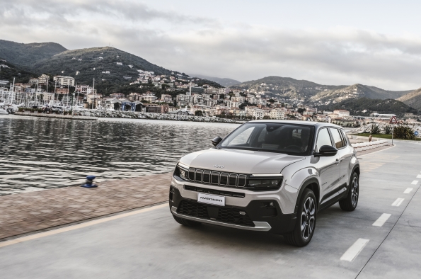 EL JEEP® AVENGER ALCANZA LOS 100.000 PEDIDOS