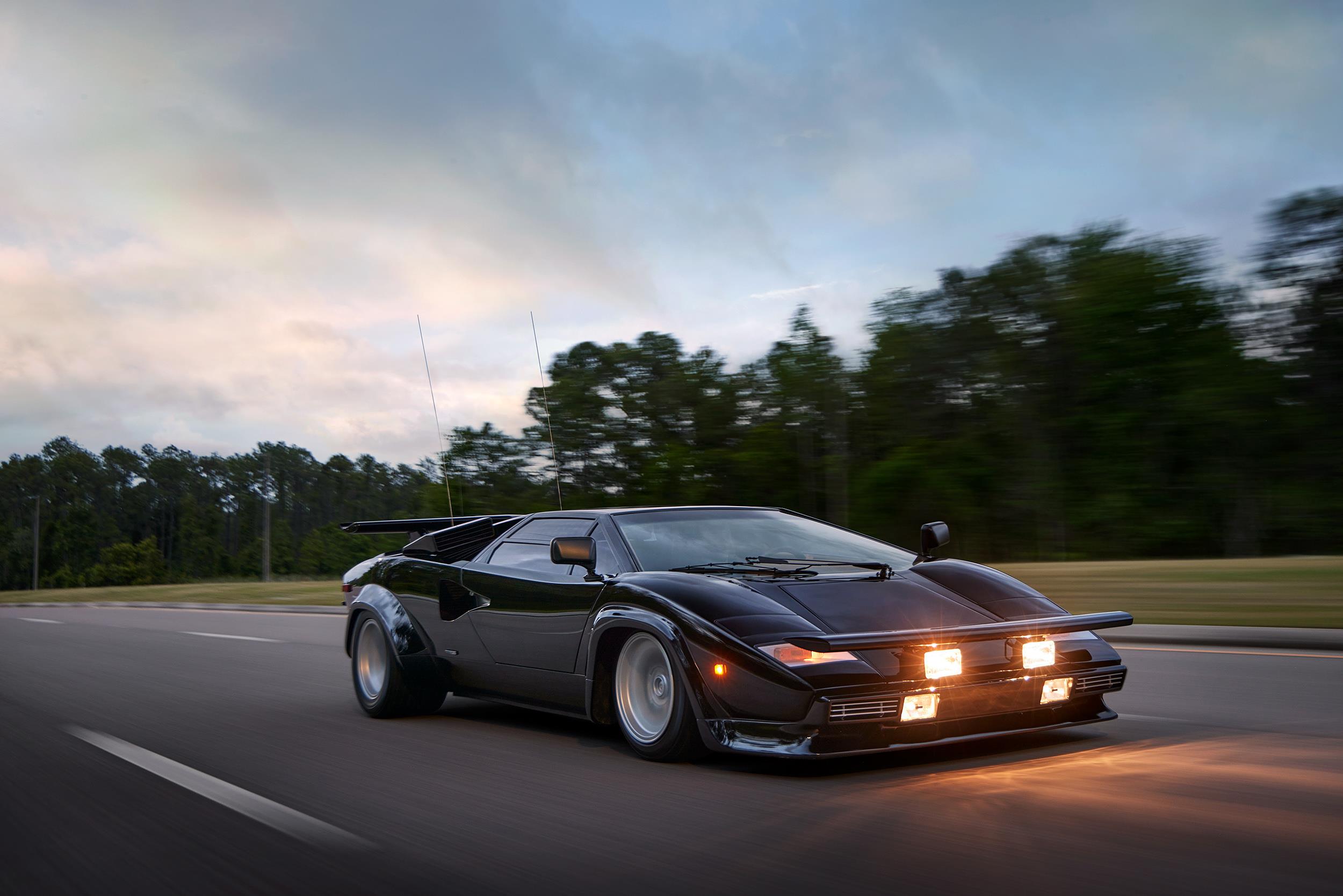 EL LAMBORGHINI COUNTACH LM 400 S DE LA PELÍCULA “LOS LOCOS DEL CANNONBALL” CUMPLE 45 AÑOS