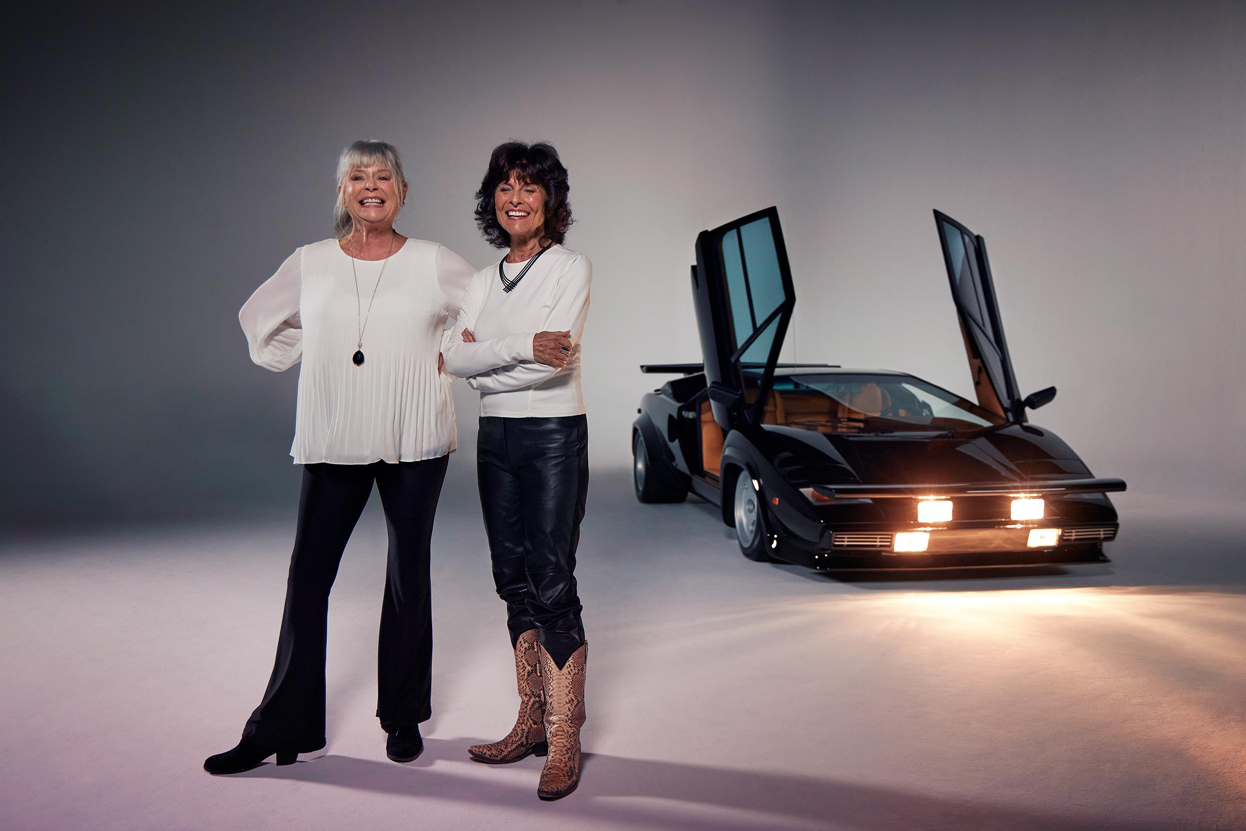 LAS DOS ACTRICES QUE CONDUCÍAN EL COUNTACH LP 400 S QUE GANÓ LA CARRERA, ADRIENNE BARBEAU Y TARA BUCKMAN, VUELVEN A REUNIRSE POR PRIMERA VEZ DESDE QUE SE ESTRENÓ LA PELÍCULA EL 19 DE JUNIO DE 1981