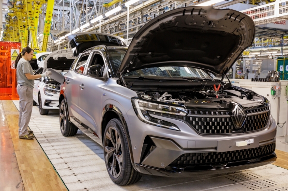 LAS FÁBRICAS ESPAÑOLAS DE RENAULT GROUP AUMENTARON SU PRODUCCIÓN UN 18% EN 2023 GRACIAS AL PLAN RENAULUTION