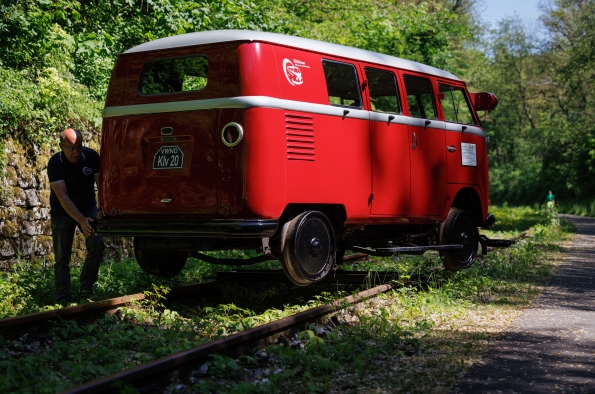 EL ESPECTACULAR AUTOBÚS FERROVIARIO VW BULLI DE 1955 SE INCORPORA A LA COLECCIÓN DEL DEPARTAMENTO OLDTIMER DE VOLKSWAGEN VEHÍCULOS COMERCIALES