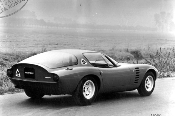 EL ALFA ROMEO CANGURO ESTABA BASADO EN EL CHASIS DEL ALFA ROMEO GIULIA TZ Y FUE DISEÑADO POR GIORGIETTO GIUGIARO PARA BERTONE