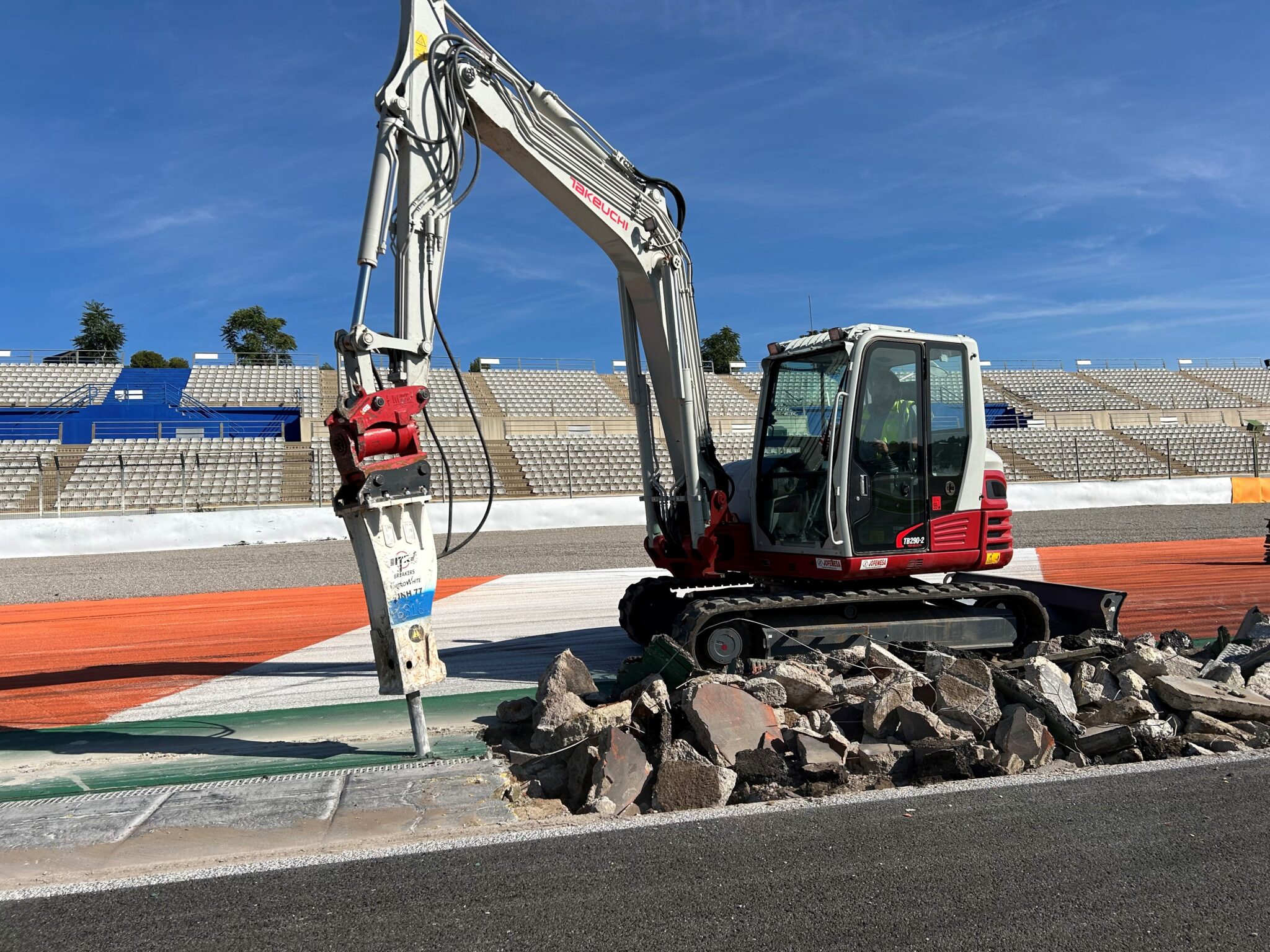 EL CIRCUIT RICARDO TORMO EJECUTA DISTINTAS OBRAS PARA MEJORAR LA SEGURIDAD