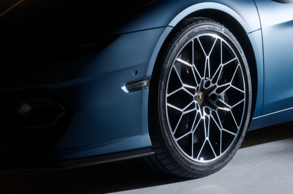 BRIDGESTONE ES PROVEEDOR DE NEUMÁTICOS PARA EL LAMBORGHINI TEMERARIO