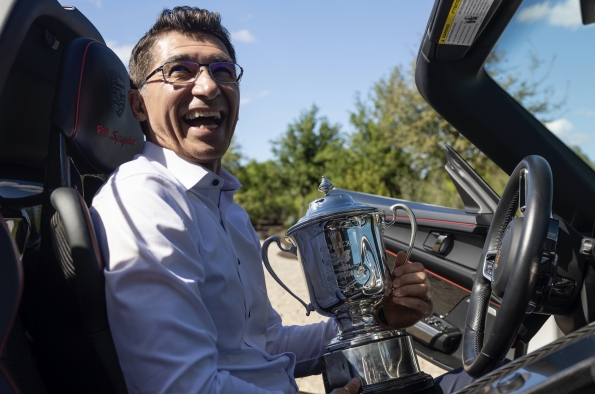 EL EJERCICIO DE LA MEDICINA, COMPATIBLE CON SER PILOTO DE CARRERAS AL VOLANTE DE UN PORSCHE: FRED POORDAD