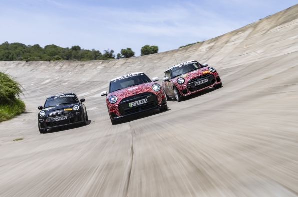 MINI JOHN COOPER WORKS BULLDOG RACING