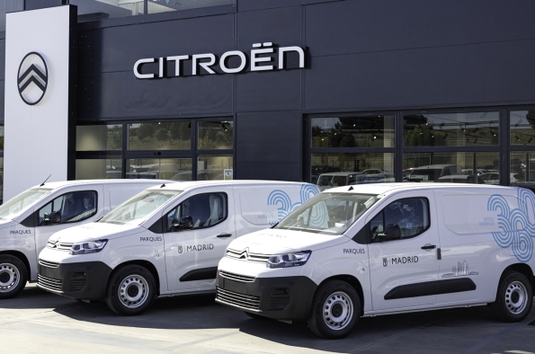 STELLANTIS ENTREGA 55 VEHÍCULOS ELÉCTRICOS CITROËN Y PEUGEOT A ACCIONA PARA MANTENER LOS PARQUES Y JARDINES DE MADRID