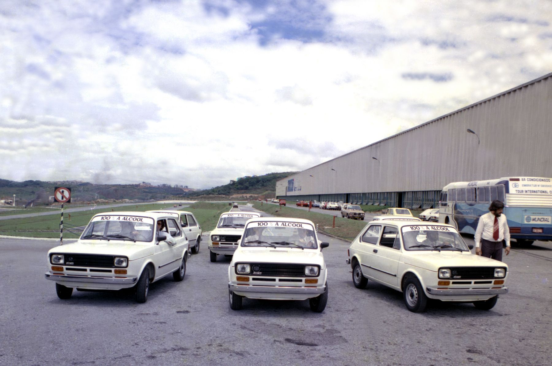 EL 5 DE JULIO DE 1979, FIAT BRASIL HIZO HISTORIA CON EL LANZAMIENTO DEL PRIMER AUTOMÓVIL DEL MUNDO PRODUCIDO EN SERIE Y PROPULSADO POR ETANOL, EL FIAT 147